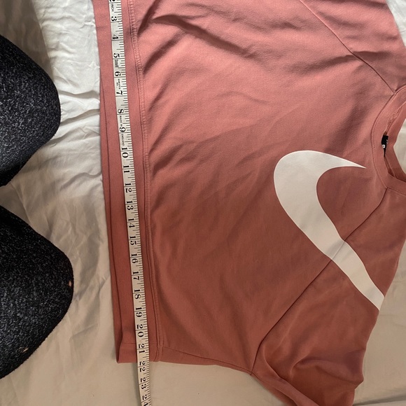 SOLD ⭐️ Nike crop sweater - Picture 5 of 5